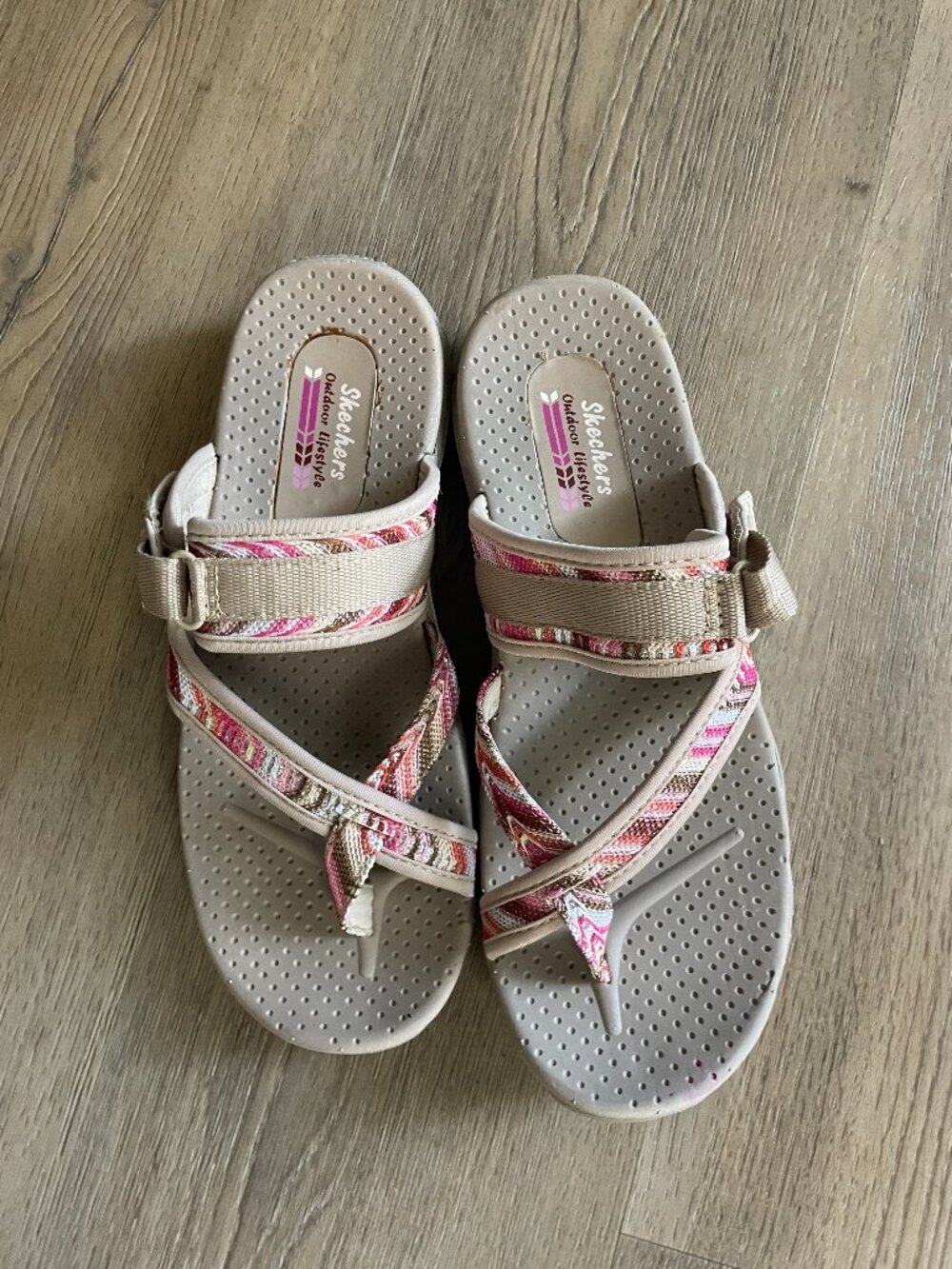 Sketchers Outdoor Lifestyle Sandals Women's Sz. 9M Toe Loop Natural/Multicolor